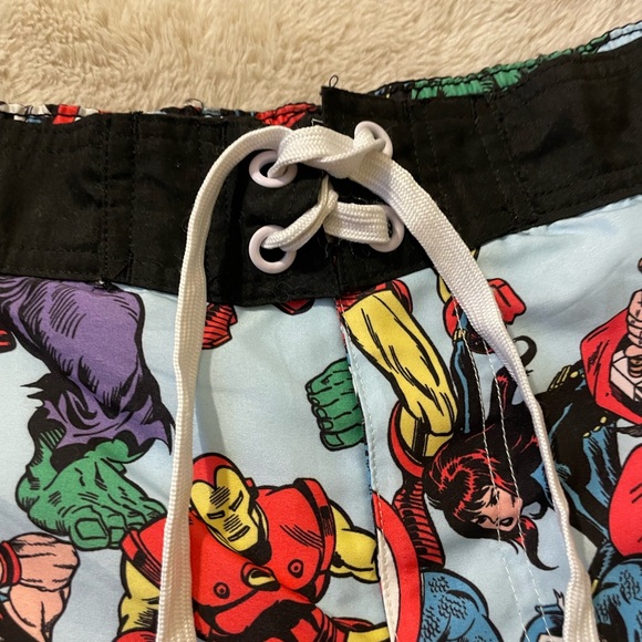 EUC Men’s Marvel Superhero Swim Trunks - Picture 3 of 5